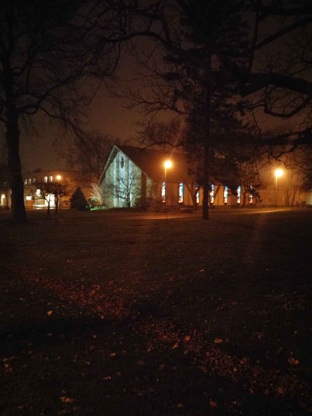 Holy Rosary Church | 287 Plains Rd E, Burlington, ON L7T 2C7, Canada | Phone: (905) 634-7441