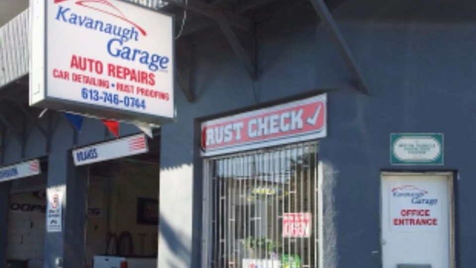 Kavanaugh Garage | 145 Marier Ave, Vanier, ON K1L 5R9, Canada | Phone: (613) 746-0744