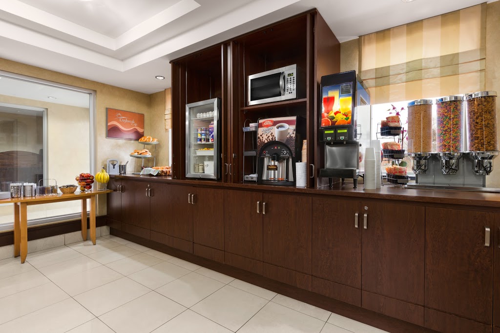 Days Inn by Wyndham Toronto West Mississauga | 4635 Tomken Rd, Mississauga, ON L4W 1J9, Canada | Phone: (905) 238-5480