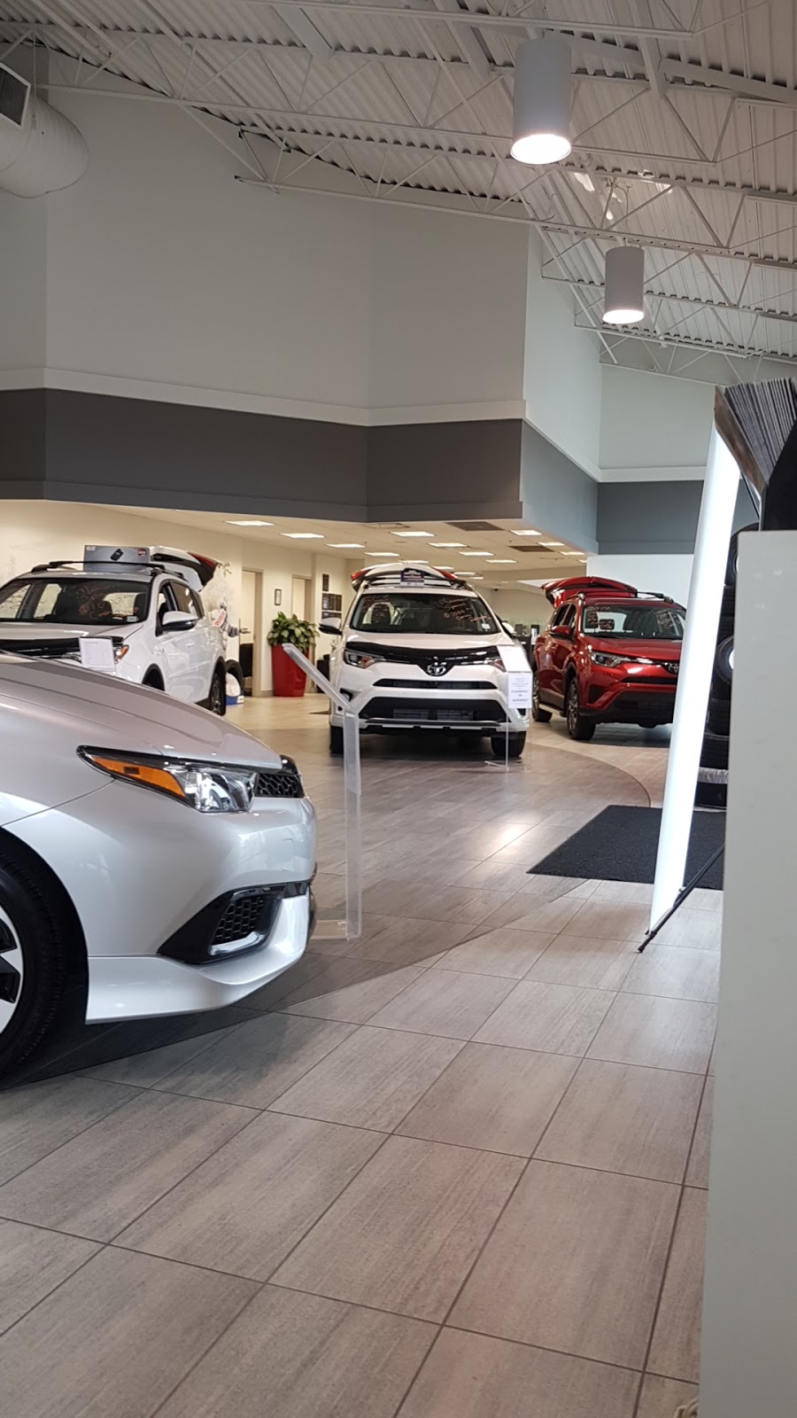 Canyon Creek Toyota | 370 Canyon Meadows Dr SE, Calgary, AB T2J 7C6, Canada | Phone: (403) 278-6066