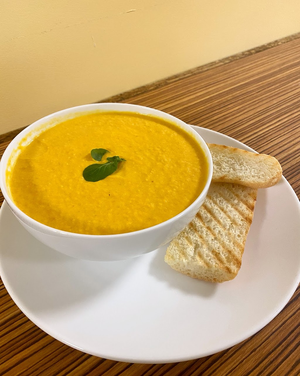 Le Gourmand Bistro | 2901 Lake Shore Blvd W, Etobicoke, ON M8V 1J3, Canada | Phone: (416) 252-2127