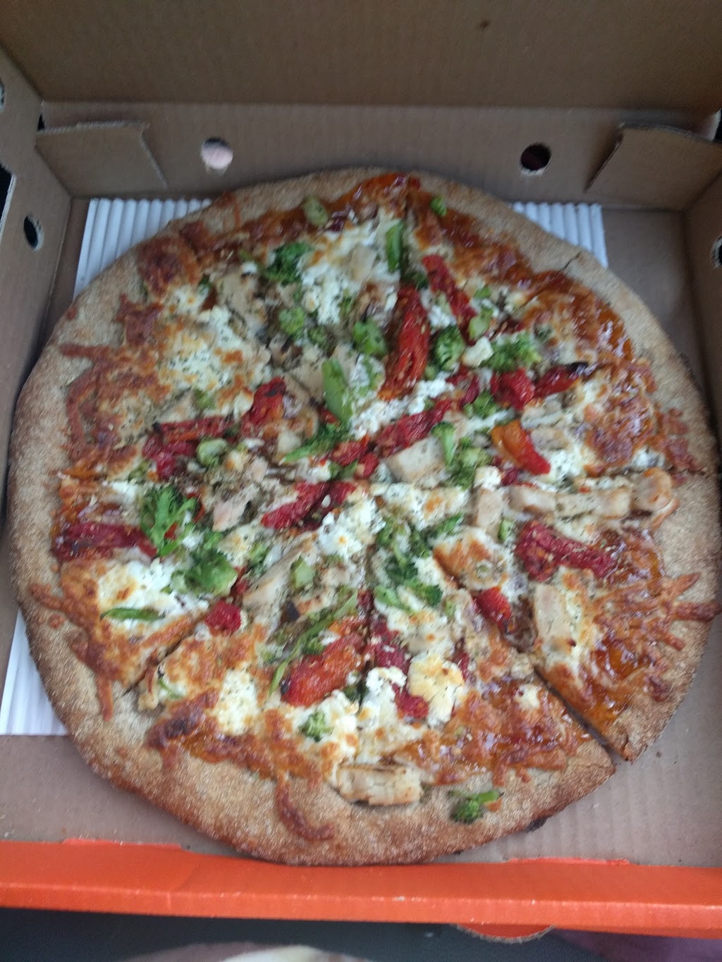 Pizza Pizza | 570 Longworth Ave, Bowmanville, ON L1C 0E8, Canada | Phone: (905) 697-1111
