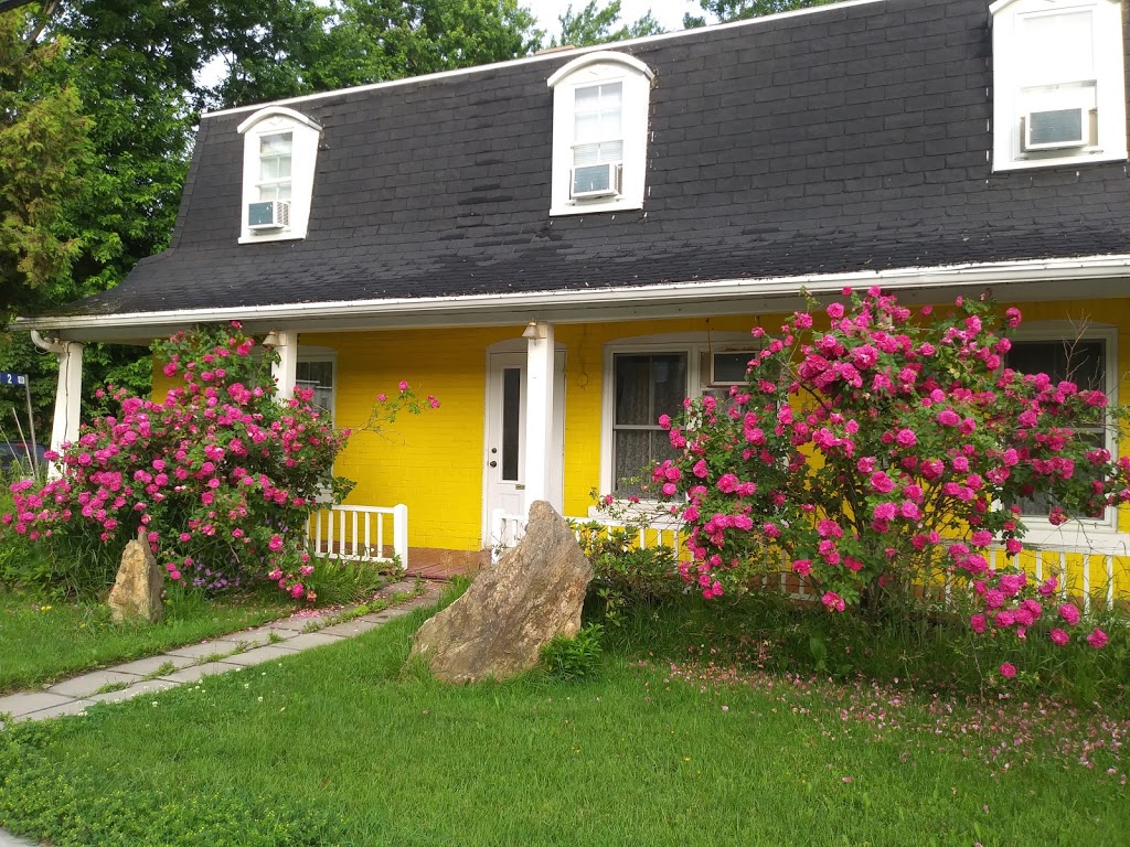 Auberge Sainte Catherine de Hatley | 2 Rue la Grande, Sainte-Catherine-de-Hatley, QC J0B 1W0, Canada | Phone: (819) 868-1212