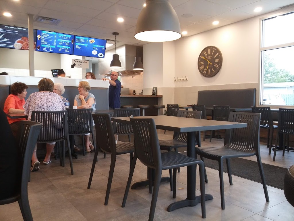 Le Laurier Restaurant/Crèmerie | 1350 Boulevard Laurier E, Saint-Hyacinthe, QC J2T 1K3, Canada | Phone: (450) 778-0411