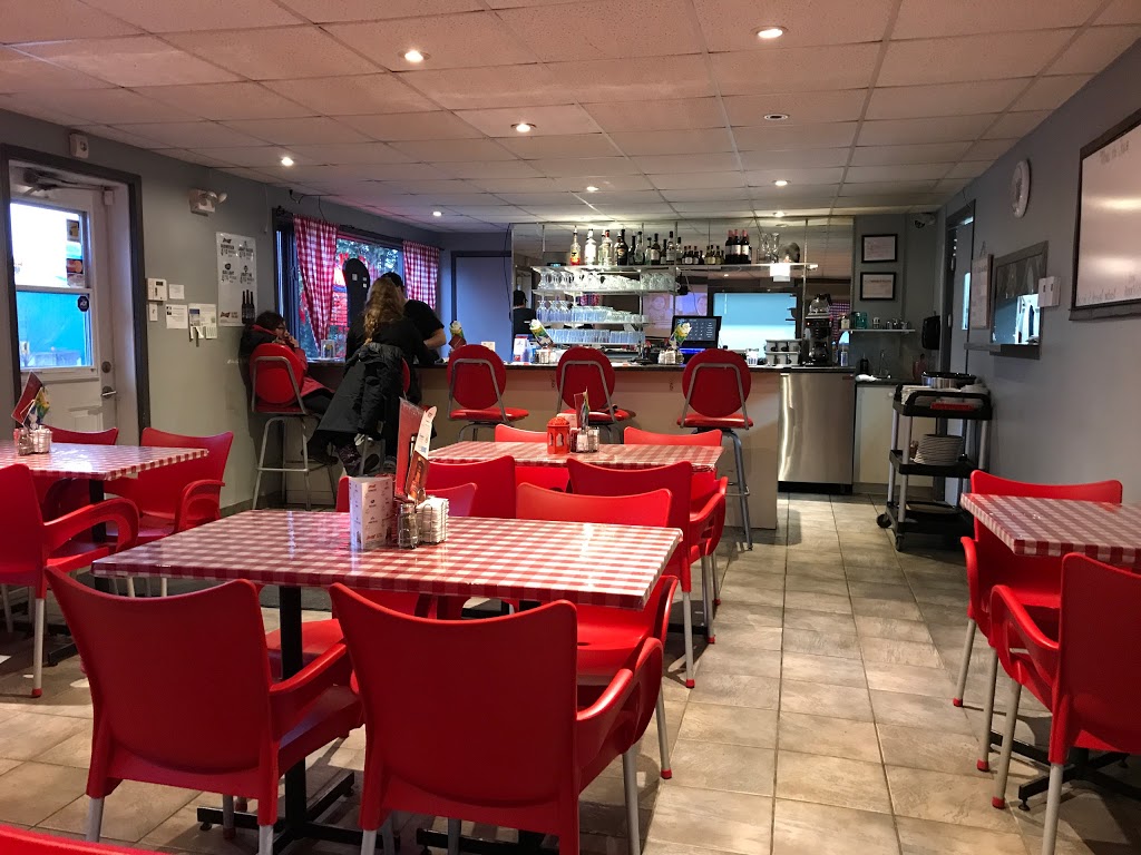 Château Régal | 10 Rue Lemoine, Château-Richer, QC G0A 1N0, Canada | Phone: (418) 972-1999
