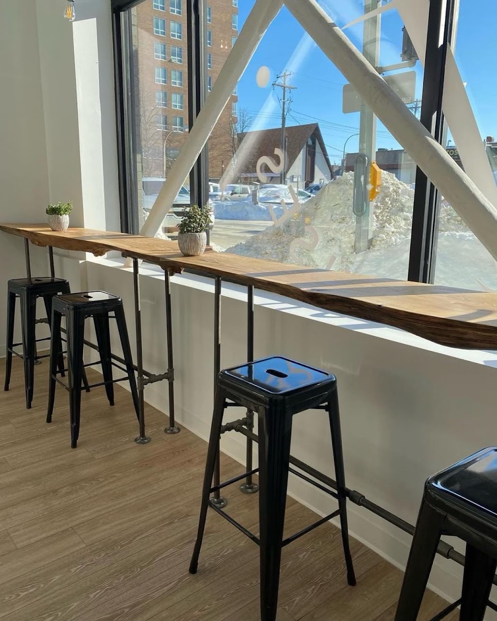 Harrisons Coffee Co | 218 Princess St, Winnipeg, MB R3B 1L4, Canada | Phone: (204) 290-2402
