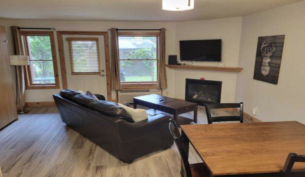 La Brise de Tremblant | 848 Rue Coupal, Mont-Tremblant, QC J8E 2P1, Canada | Phone: (514) 267-5421