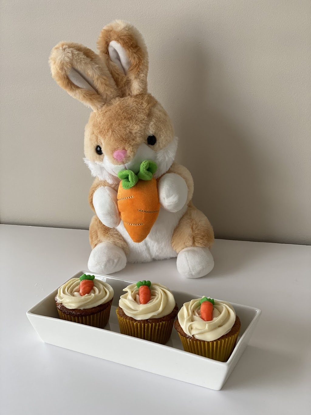Maras Cakes and Sweets | 177 Panatella Square NW, Calgary, AB T3K 0Z4, Canada | Phone: (403) 510-4409