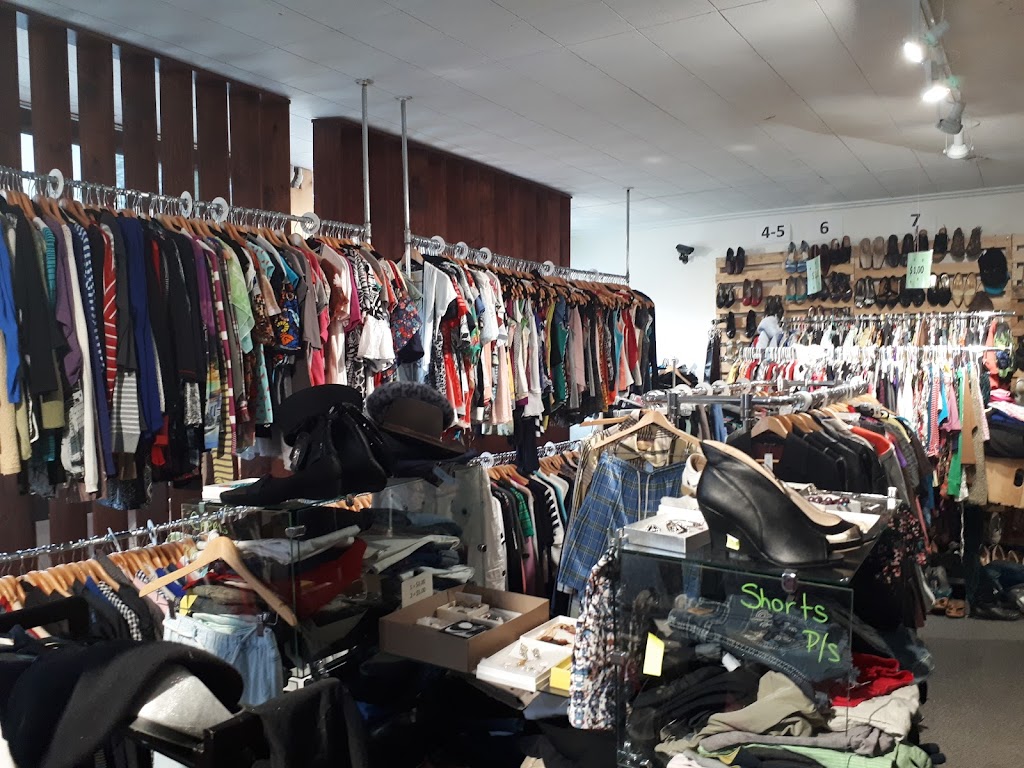 Les Trouvailles du Coin | 885 Rue Saint-Alphonse N, Thetford Mines, QC G6G 3X6, Canada | Phone: (418) 338-9200