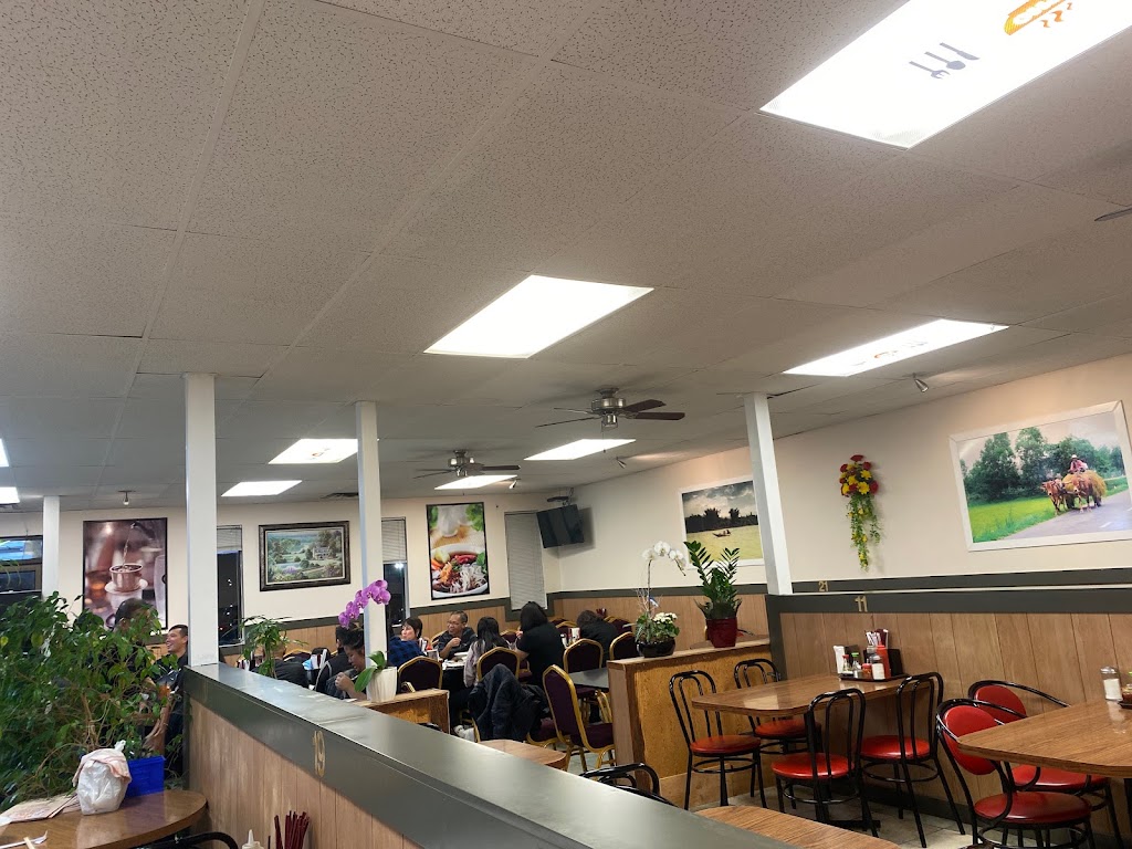 Pho Binh Minh | 5790 203 St, Langley, BC V3A 1W3, Canada | Phone: (604) 533-6938