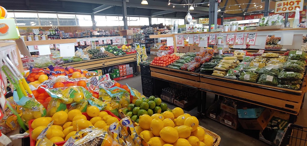 Freds Farm Fresh International Market | 2144 Huron Church Rd, Windsor, ON N9C 2L7, Canada | Phone: (519) 966-2241