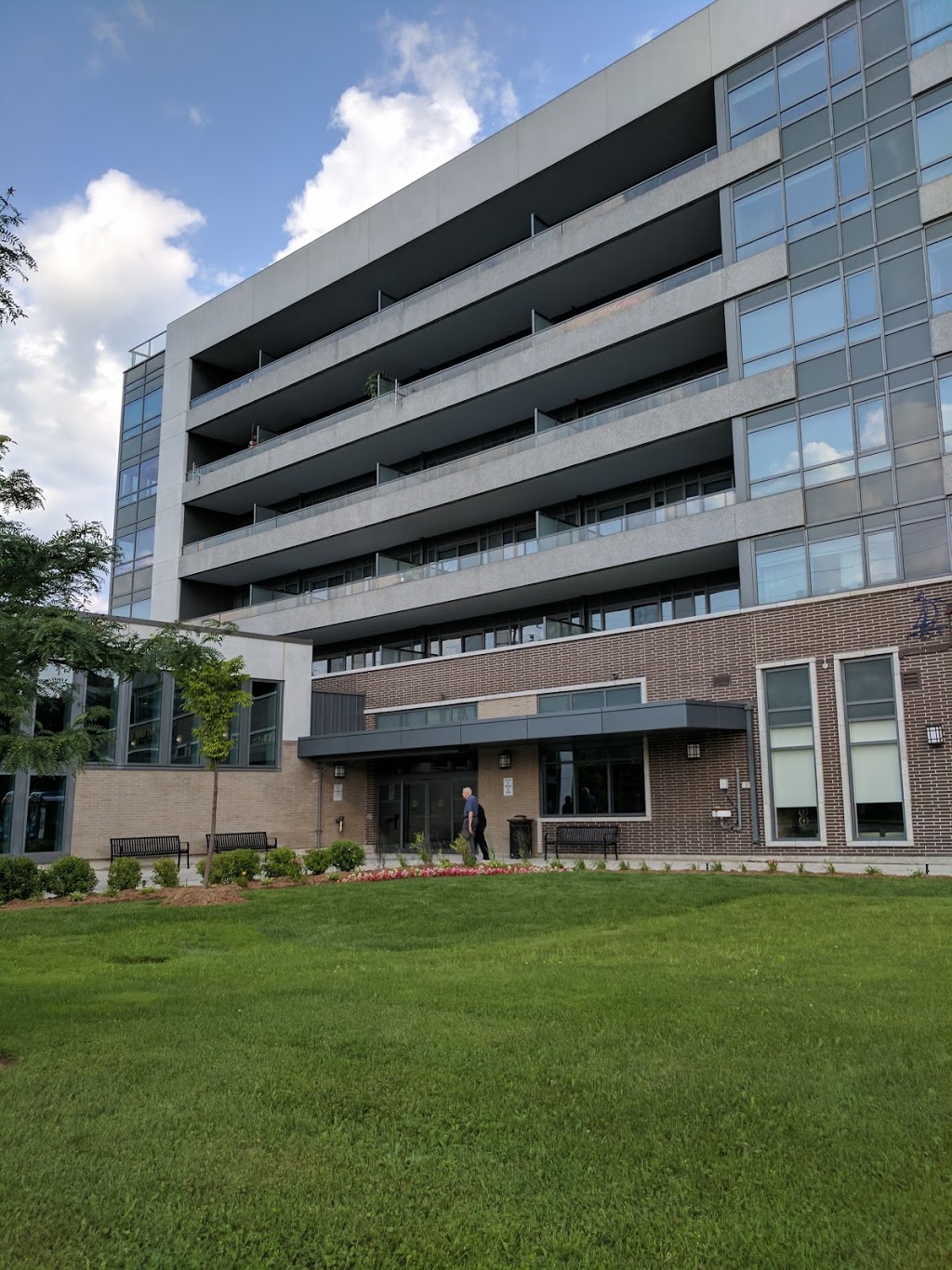 Port Credit Residences | 33 Hurontario St, Mississauga, ON L5G 3G8, Canada | Phone: (905) 274-6864