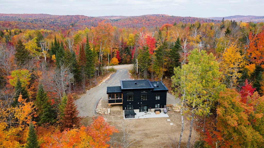 Blaaq Cottage | 179 Chem. du Lac Lili, Chertsey, QC J0K 3K0, Canada | Phone: (514) 501-4701