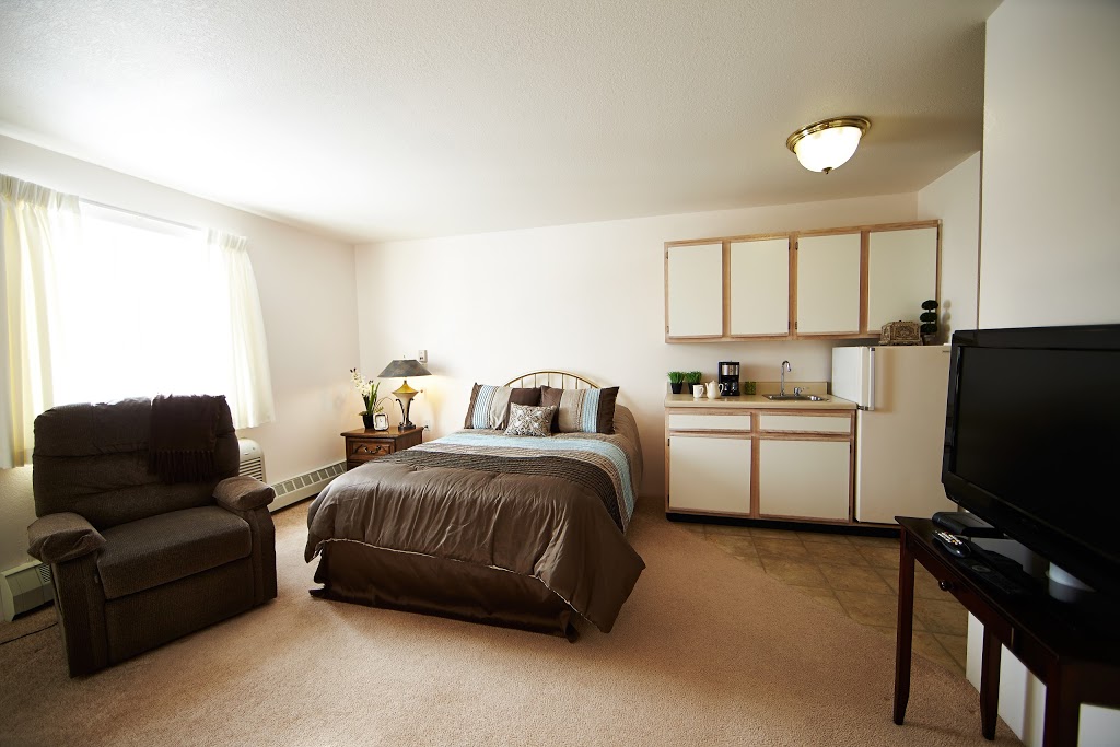 Kensington Court Retirement Residence | 1953 Cabana Rd W, Windsor, ON N9G 2X6, Canada | Phone: (519) 966-8558