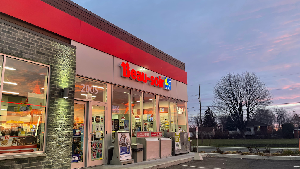 Petro-Canada & Car Wash | 2005 Bd Monseigneur-Langlois Suite 110, Salaberry-de-Valleyfield, QC J6S 0L2, Canada | Phone: (450) 747-1541