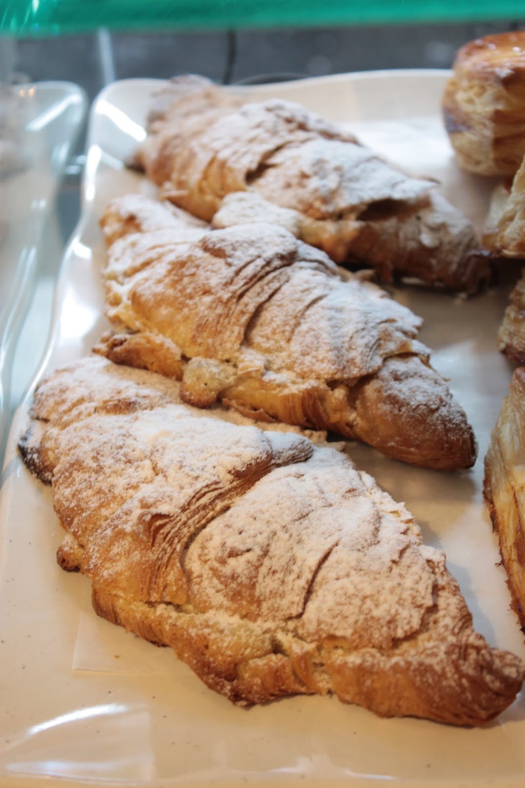 Mamie Clafoutis Van Horne | 1291 Av. Van Horne, Montréal, QC H2V 1K5, Canada | Phone: (514) 750-7245