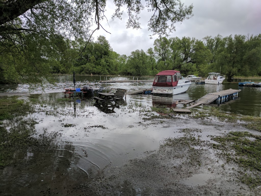Baycrest Lodge Marina | 48 Owen Ln #2, Demorestville, ON K0K 1W0, Canada | Phone: (613) 476-5357