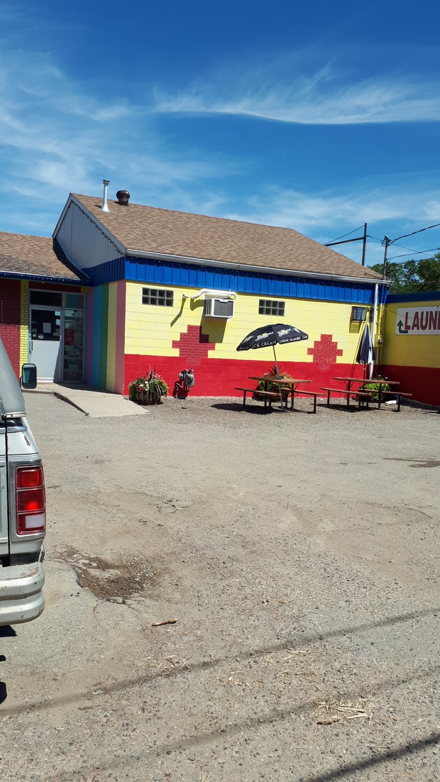 Snow Hut | 105 Home St E, Moose Jaw, SK S6H 4S2, Canada | Phone: (306) 692-1630