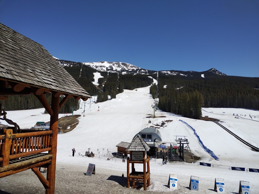The Lodge of the Ten Peaks Café | 1 Whitehorn Rd, Lake Louise, AB T0L 1E0, Canada | Phone: (877) 956-8473