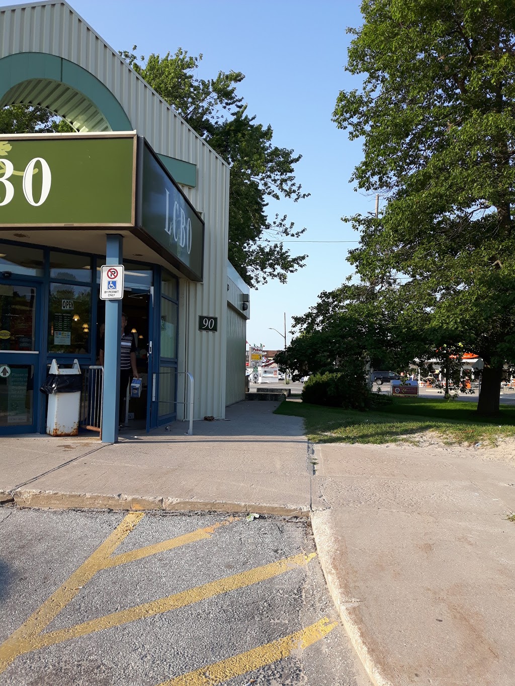 LCBO | 90 Mosley St, Wasaga Beach, ON L9Z 2K3, Canada | Phone: (705) 429-2514