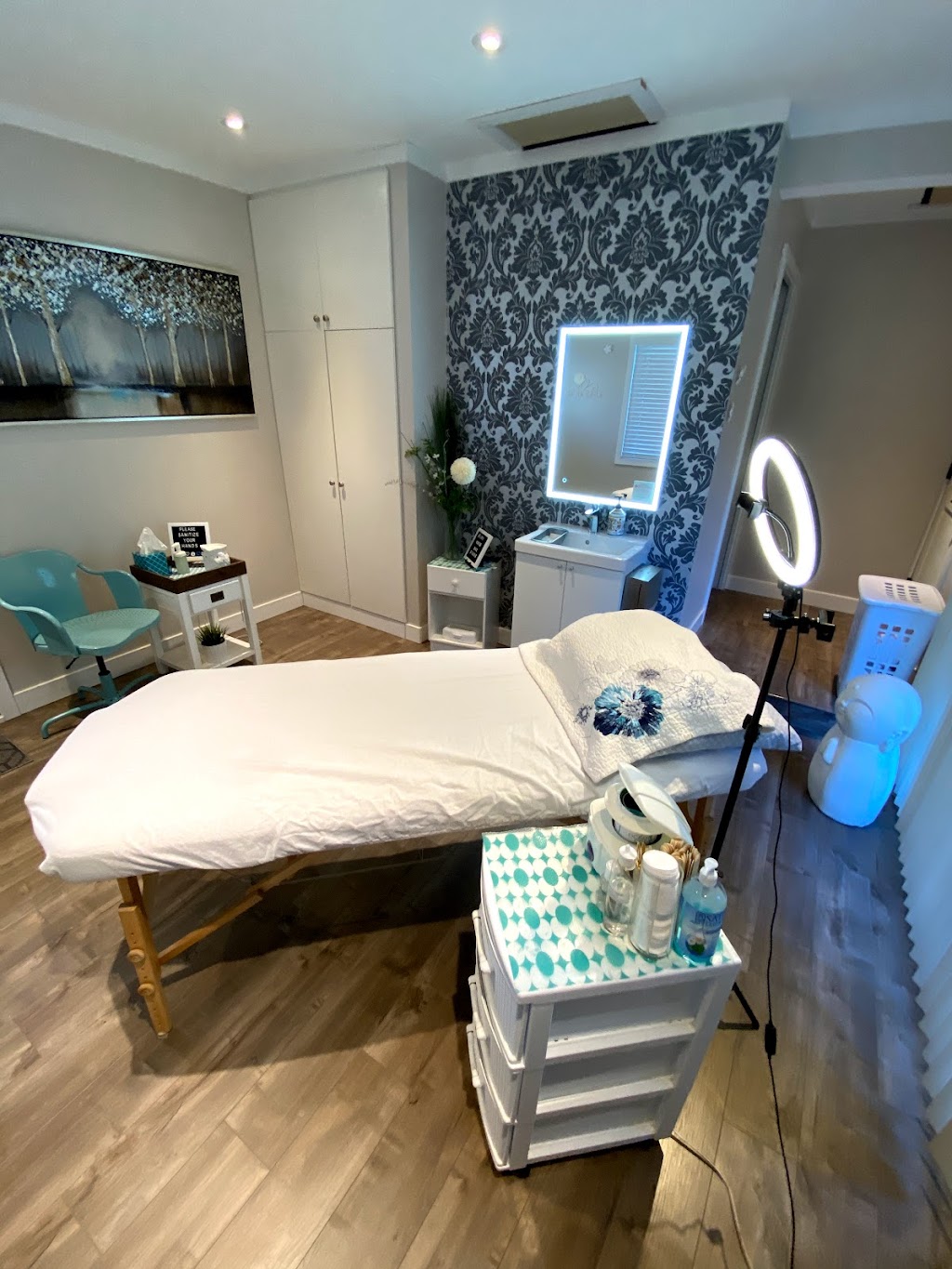 Live Awake Wax Studio & Laser Hair Removal | 20503 42 Ave, Langley, BC V3A 3A8, Canada | Phone: (604) 720-5445