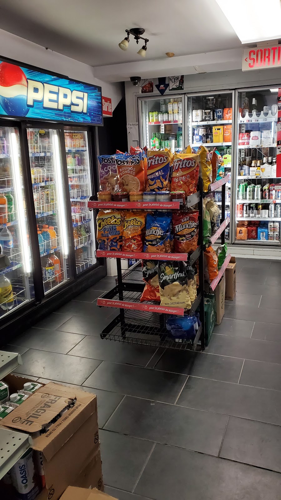 Dépanneur 7 Jours | 4466 Sainte-Catherine O, Westmount, QC H3Z 1R7, Canada | Phone: (438) 384-9299