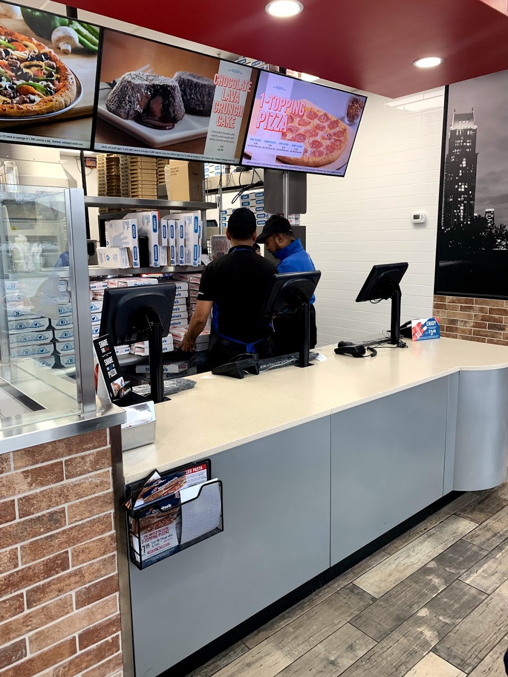 Dominos Pizza | 2555 Erin Centre Blvd, Mississauga, ON L5M 5G9, Canada | Phone: (905) 567-7777
