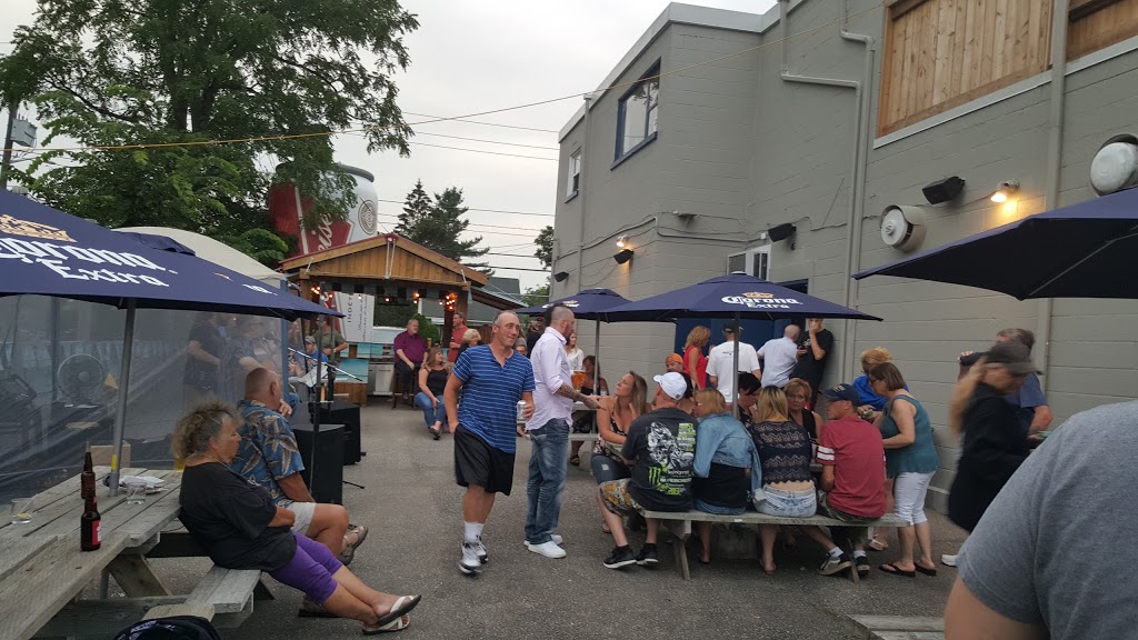 The Eager Beaver Eatery and Sports Bar | 6852 Drummond Rd, Niagara Falls, ON L2G 4P3, Canada | Phone: (905) 356-7740