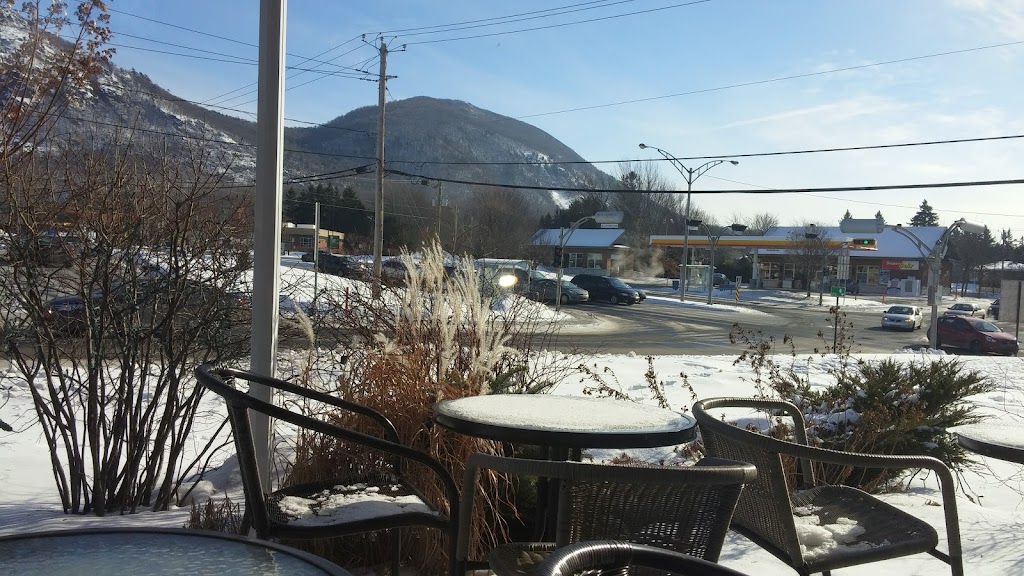 Boulangerie Le Pain Dans Les Voiles | 250 Rue St Georges, Mont-Saint-Hilaire, QC J3H 2Y1, Canada | Phone: (450) 281-0779