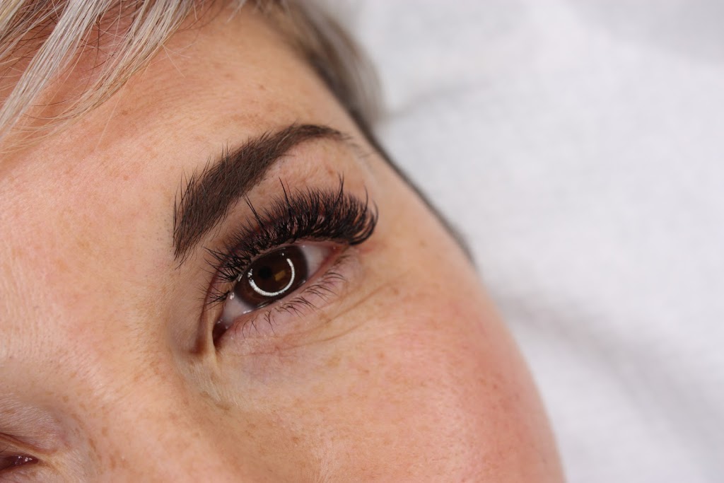 Rosa Lash Artistry | 9108 Oakmount Dr SW, Calgary, AB T2V 4X6, Canada | Phone: (250) 808-9412