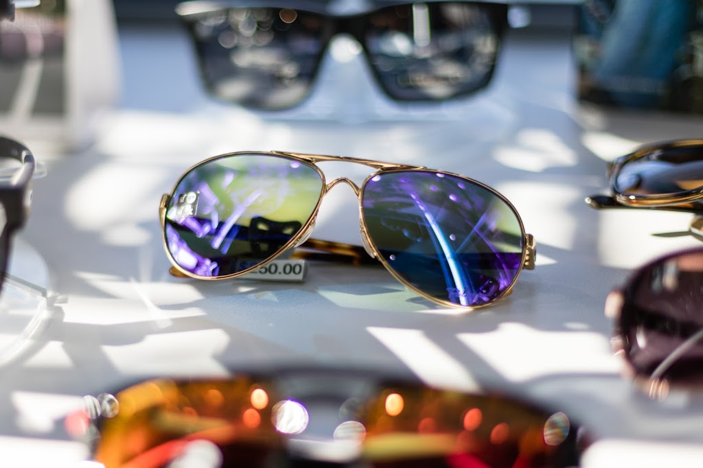 Robertson Optical & Optometry | 5405 Ladner Trunk Rd #102, Delta, BC V4K 1W6, Canada | Phone: (604) 946-7911