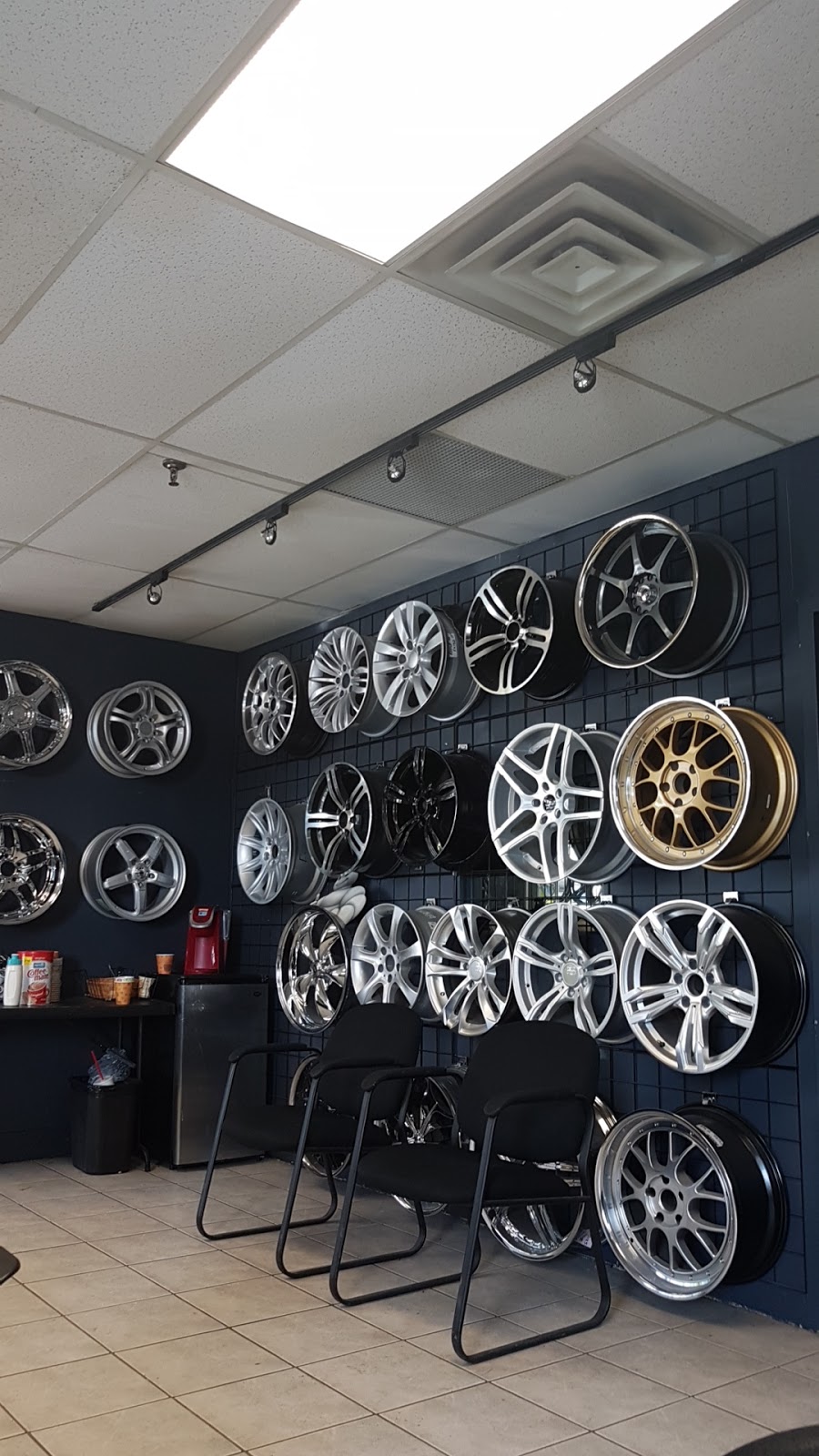 Tiremag | 8241 Keele St, Concord, ON L4K 1Z5, Canada | Phone: (905) 738-0710