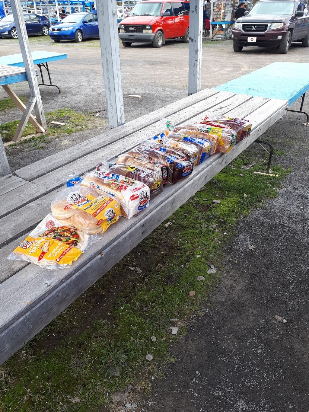 Marché Aux Puces le Toit Bleu | 1300 Chemin Barrette, Saint-Félix-de-Valois, QC J0K 2M0, Canada | Phone: (450) 889-4806