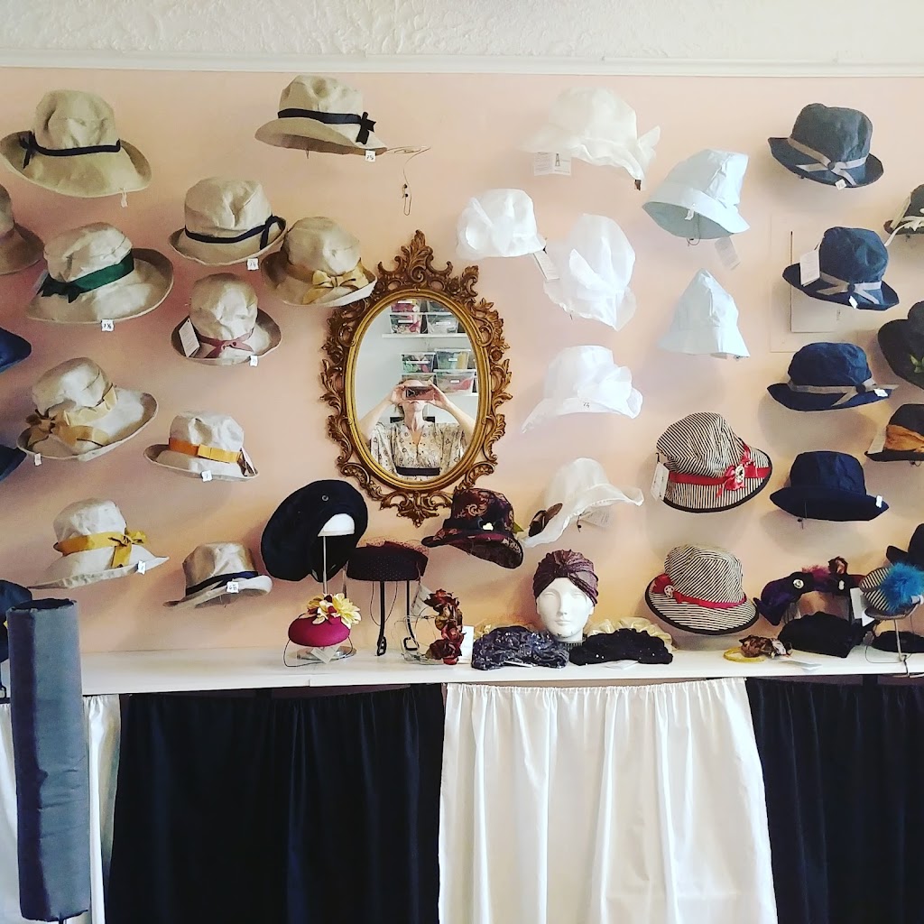 Le Petit Chapeau | 217 Mary St, Orillia, ON L3V 3E5, Canada | Phone: (705) 330-6814