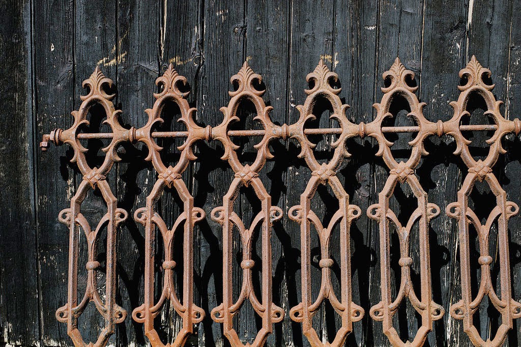 Dead Peoples Stuff Antiques | 388 Bloomfield Main St, Bloomfield, ON K0K 1G0, Canada | Phone: (613) 393-3193