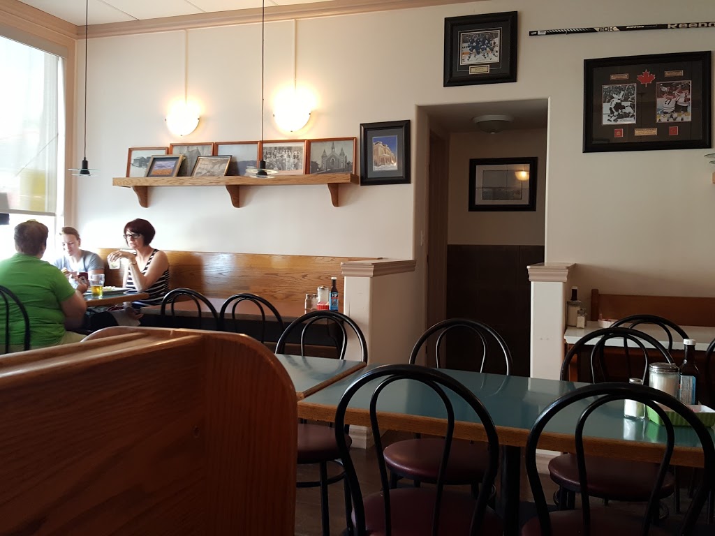 Martys Bar & Grill | 526 Queen St S, Paisley, ON N0G 2N0, Canada | Phone: (519) 353-5012