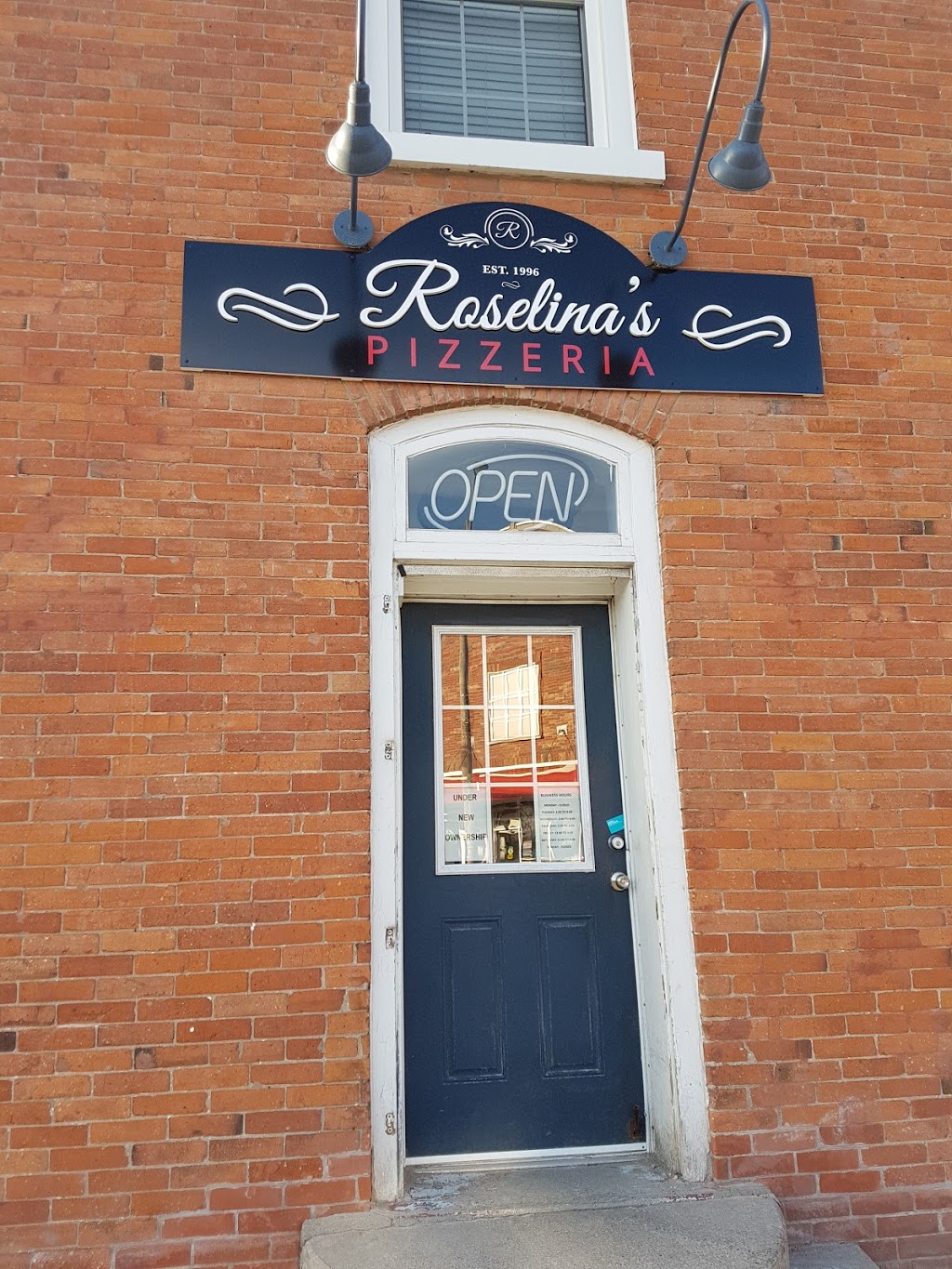 Roselinas Pizza | 4 King Ave E, Newcastle, ON L1B 1H6, Canada | Phone: (905) 987-7777