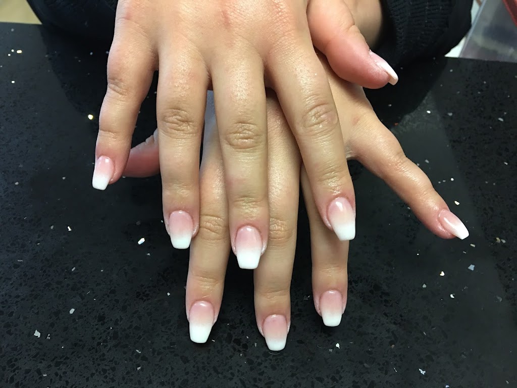 Loris Nails & Spa | 140 Main St, Erin, ON N0B 1T0, Canada | Phone: (519) 833-9888