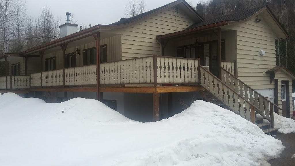 Chalet 90 Chalet Chanteclair | 1230 Chemin de la Montagne #1126, Sainte-Agathe-des-Monts, QC J8C 2Z7, Canada | Phone: (819) 378-2337