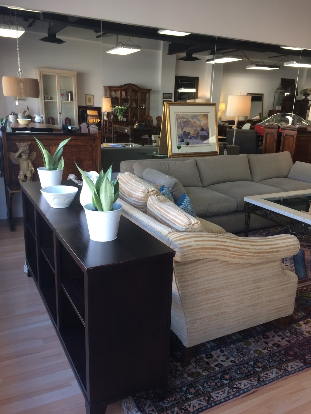 Decor ... by Consign | 2318 Lakeshore Rd W, Oakville, ON L6L 1H3, Canada | Phone: (905) 825-8887