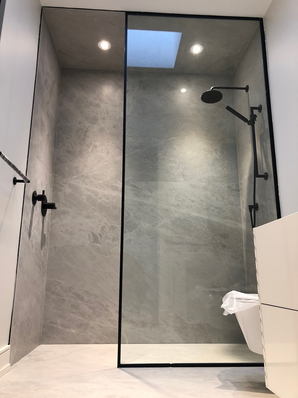 King Tile & Construction Ltd. | 255 Steeprock Dr unit b, North York, ON M3J 2Z5, Canada | Phone: (416) 272-1702