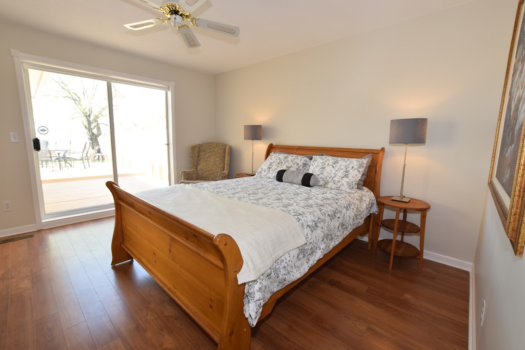 The Beach House in Kelowna | 998 Manhattan Dr, Kelowna, BC V1Y 1H5, Canada | Phone: (604) 309-1208