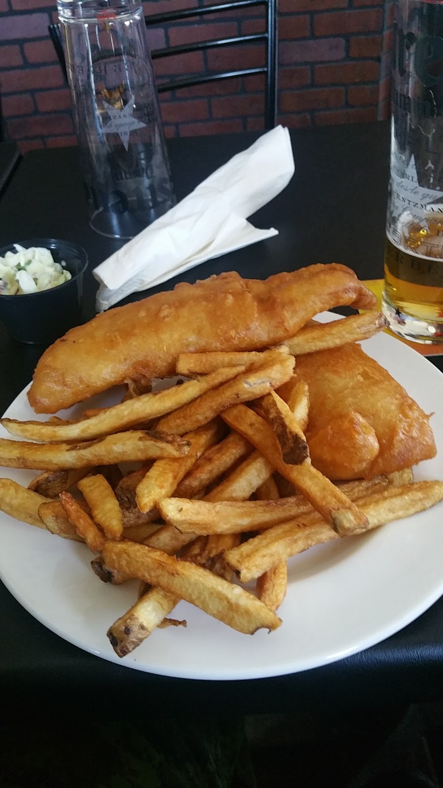 Cheerz Pub and Grill | 159 Dundas St E, Trenton, ON K8V 1L5, Canada | Phone: (613) 394-4407