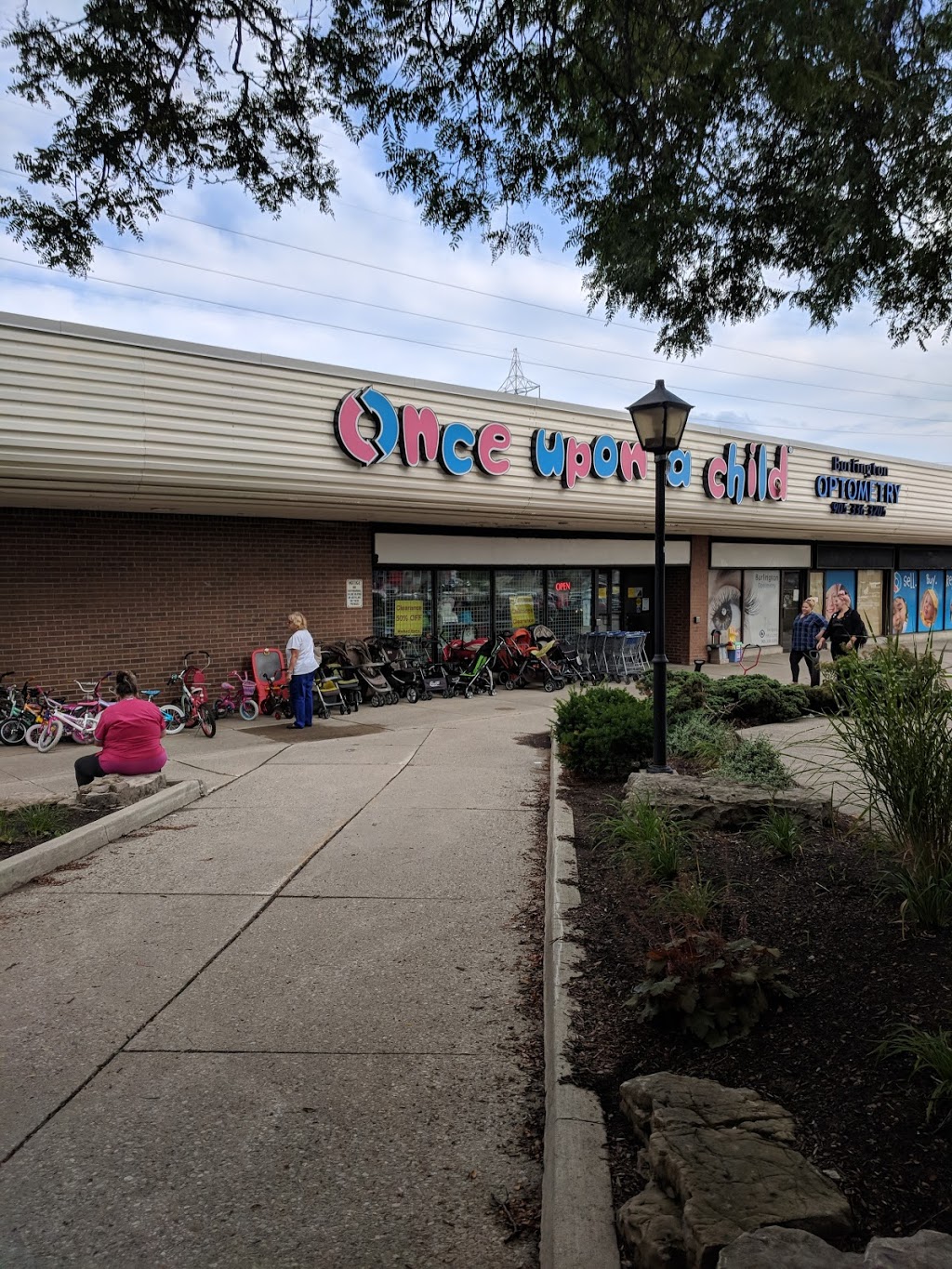 Once Upon A Child | 1505 Guelph Line, Burlington, ON L7P 3B6, Canada | Phone: (905) 335-3352