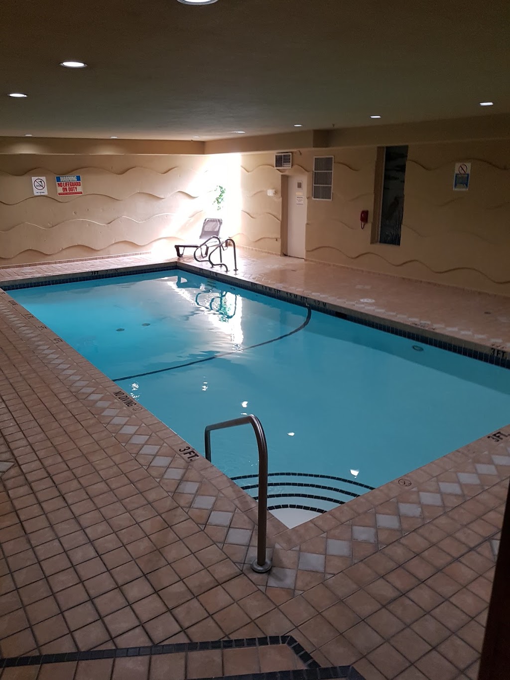 Abbotsford Hotel | 2073 Clearbrook Rd, Abbotsford, BC V2T 2X1, Canada | Phone: (604) 859-6211