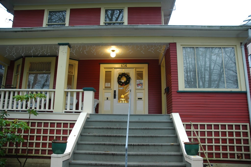 Douglas Guest House | 456 W 13th Ave, Vancouver, BC V5Z 2V8, Canada | Phone: (604) 872-3060