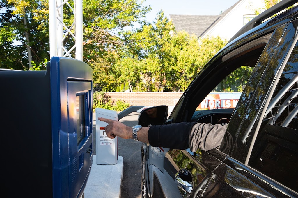 Crosstown Car Wash | 2930 Dufferin St, North York, ON M6B 3S5, Canada | Phone: (416) 787-1144