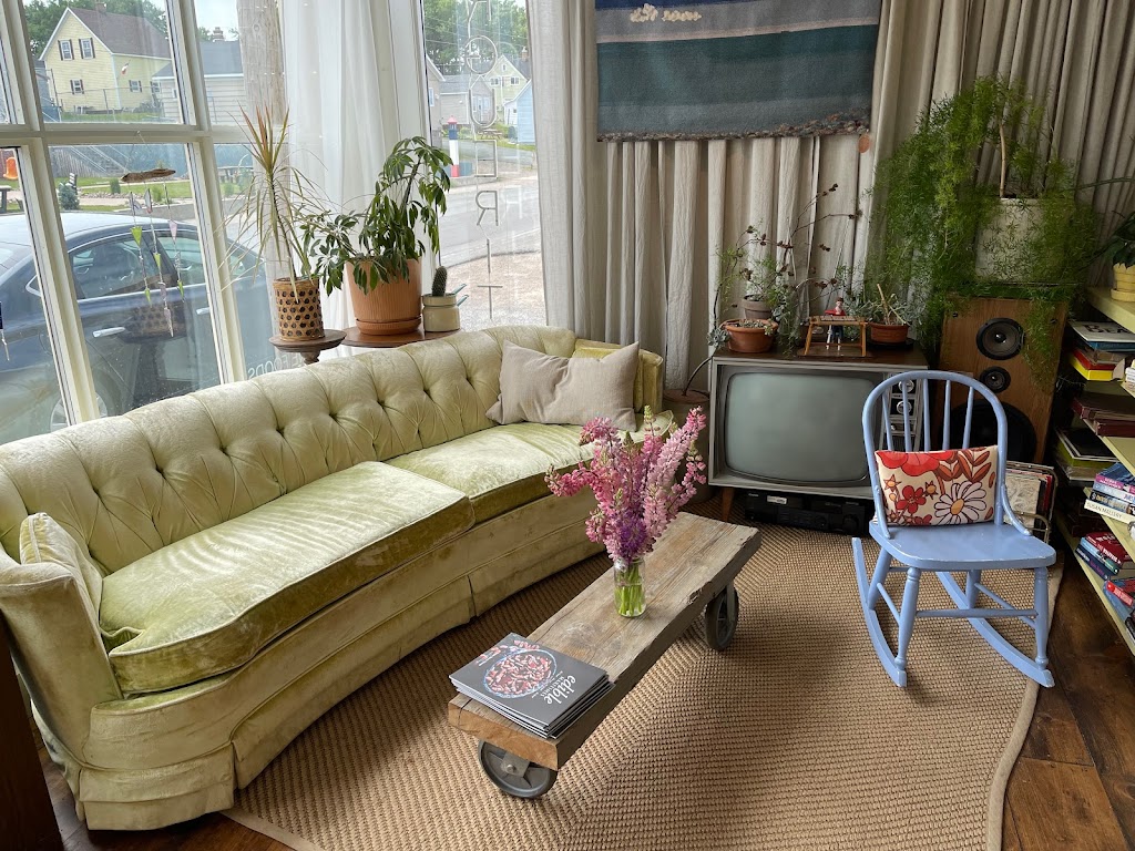 Marguerite boutique et provisions | 15347 Cabot Trail, Chéticamp, NS B0E 1H0, Canada | Phone: (902) 224-2145