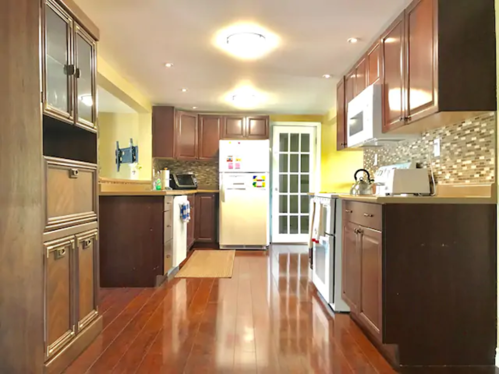 Annies Lakefront Cottage | 112 Starr Blvd, Little Britain, ON K0M 2C0, Canada | Phone: (647) 686-9288