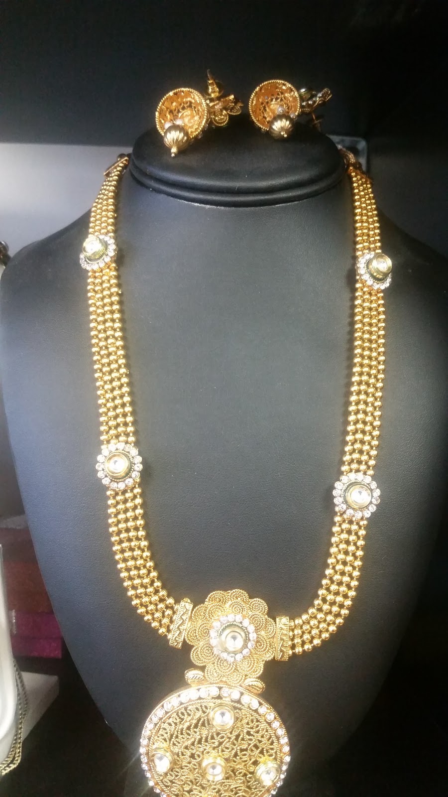 Indian Boutique Tailoring & Alterations | 4 Lorry Greenberg Dr, Ottawa, ON K1G 5H6, Canada | Phone: (613) 302-1494